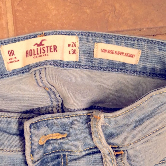 3/$25 - Hollister torn skinny jeans - Picture 5 of 9
